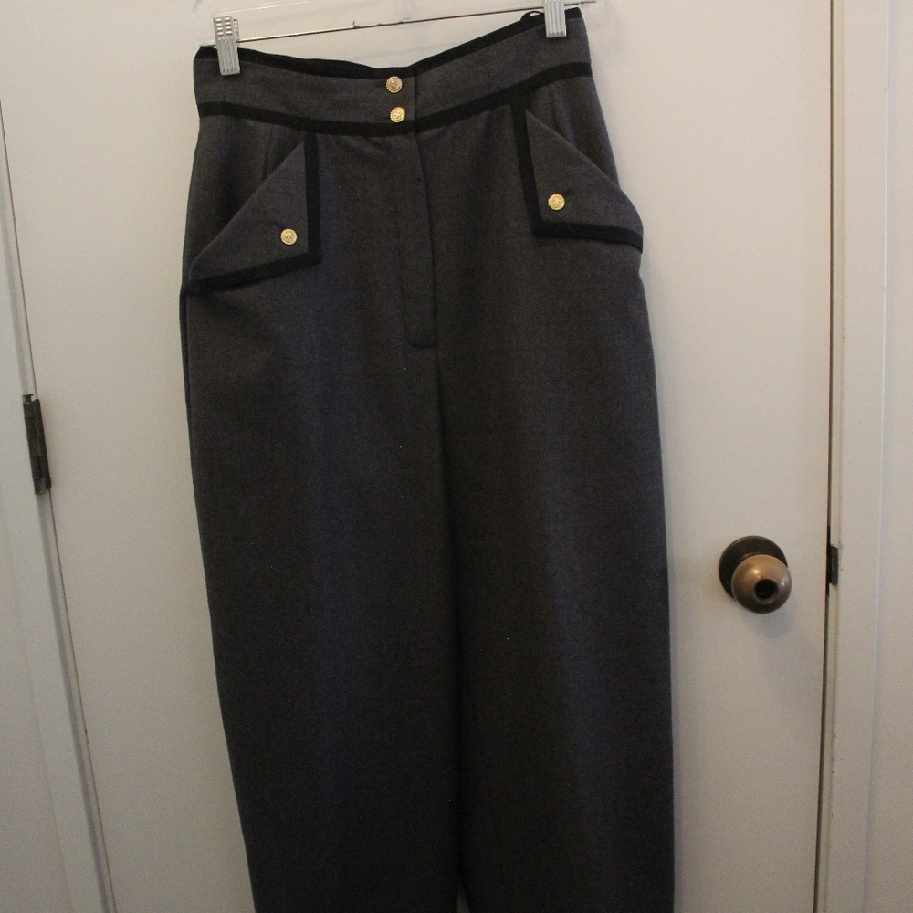 Vintage CHANEL Boutique Gray 100% Wool CC Button